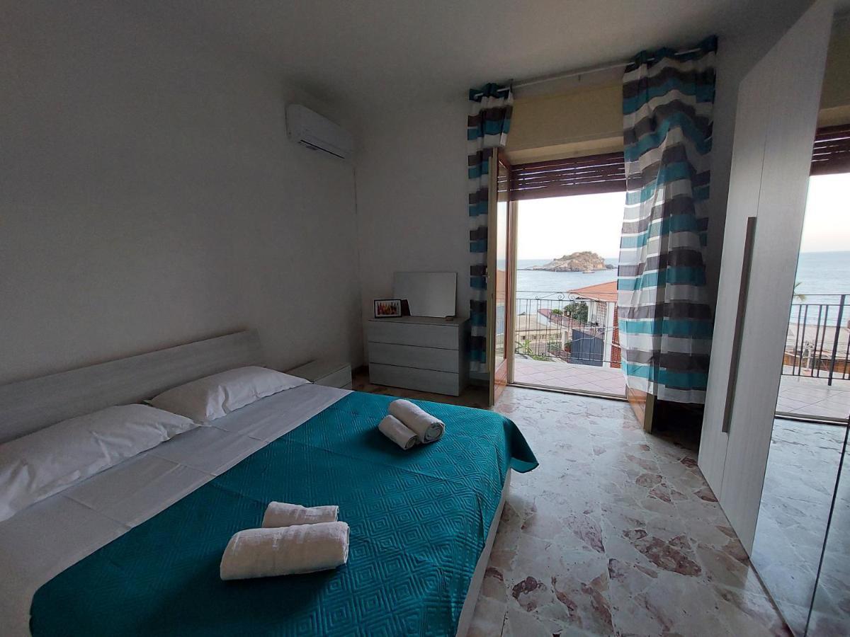 Stella Di Mare Apartment Aci Castello Luaran gambar
